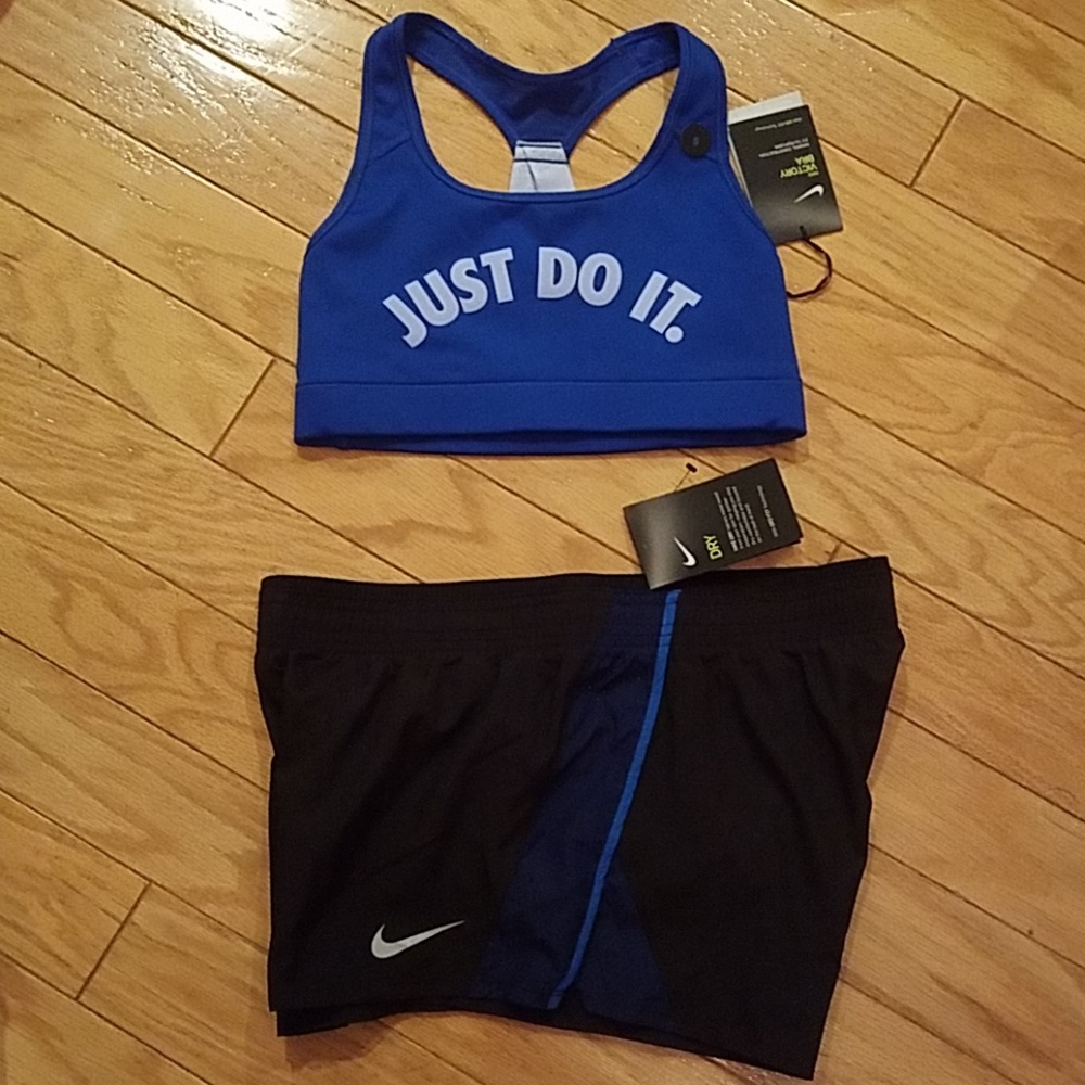NWT size XS Nike sports bra - Picture 5 of 5